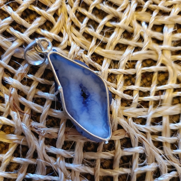 Amethyst Geode Slice pendant - Picture 4 of 5